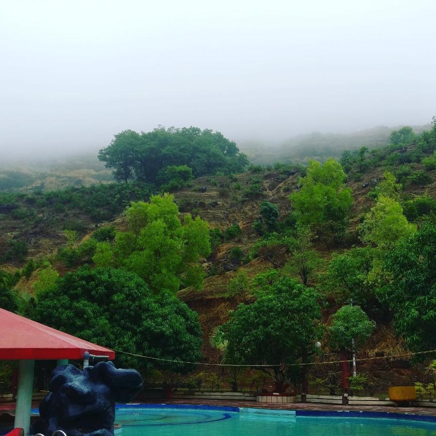 ناسيك Golden Resort And Farm المظهر الخارجي الصورة