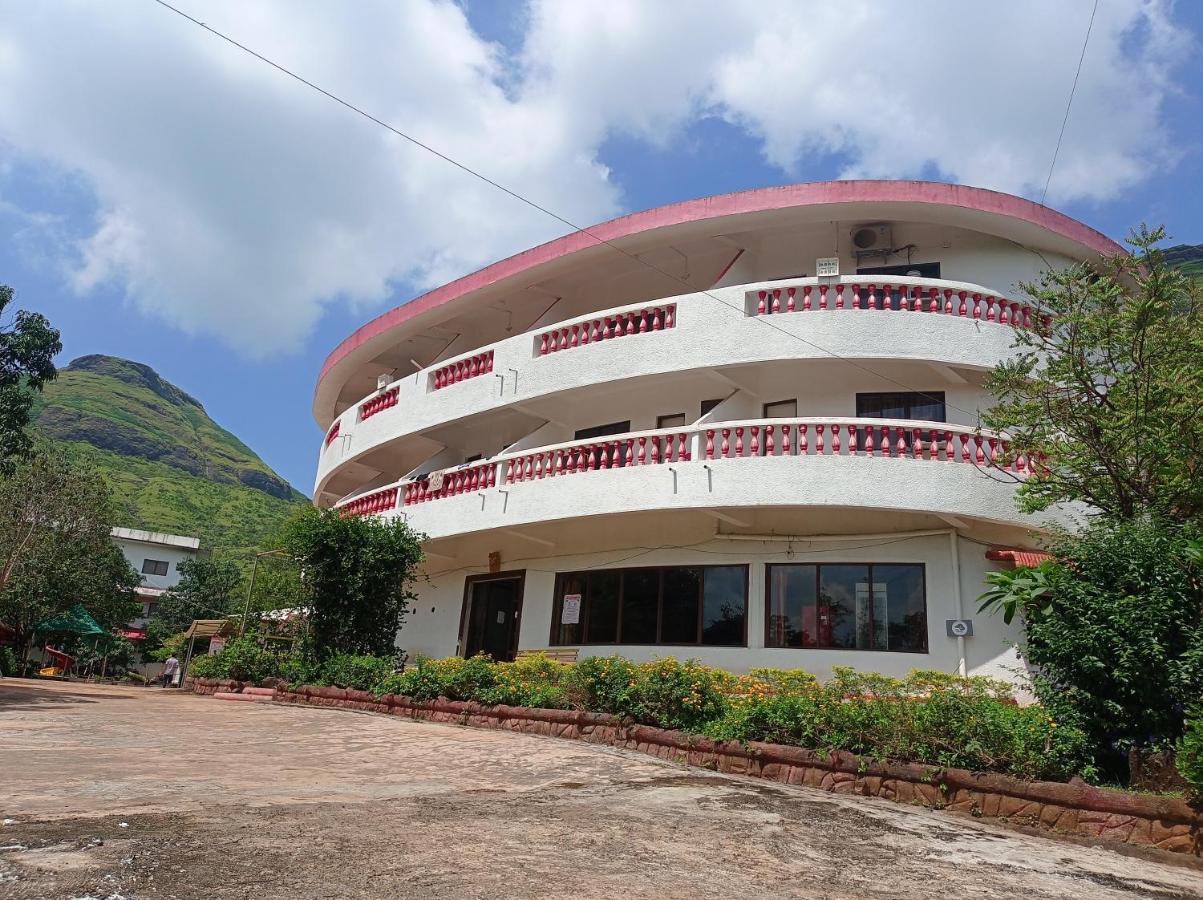 ناسيك Golden Resort And Farm المظهر الخارجي الصورة